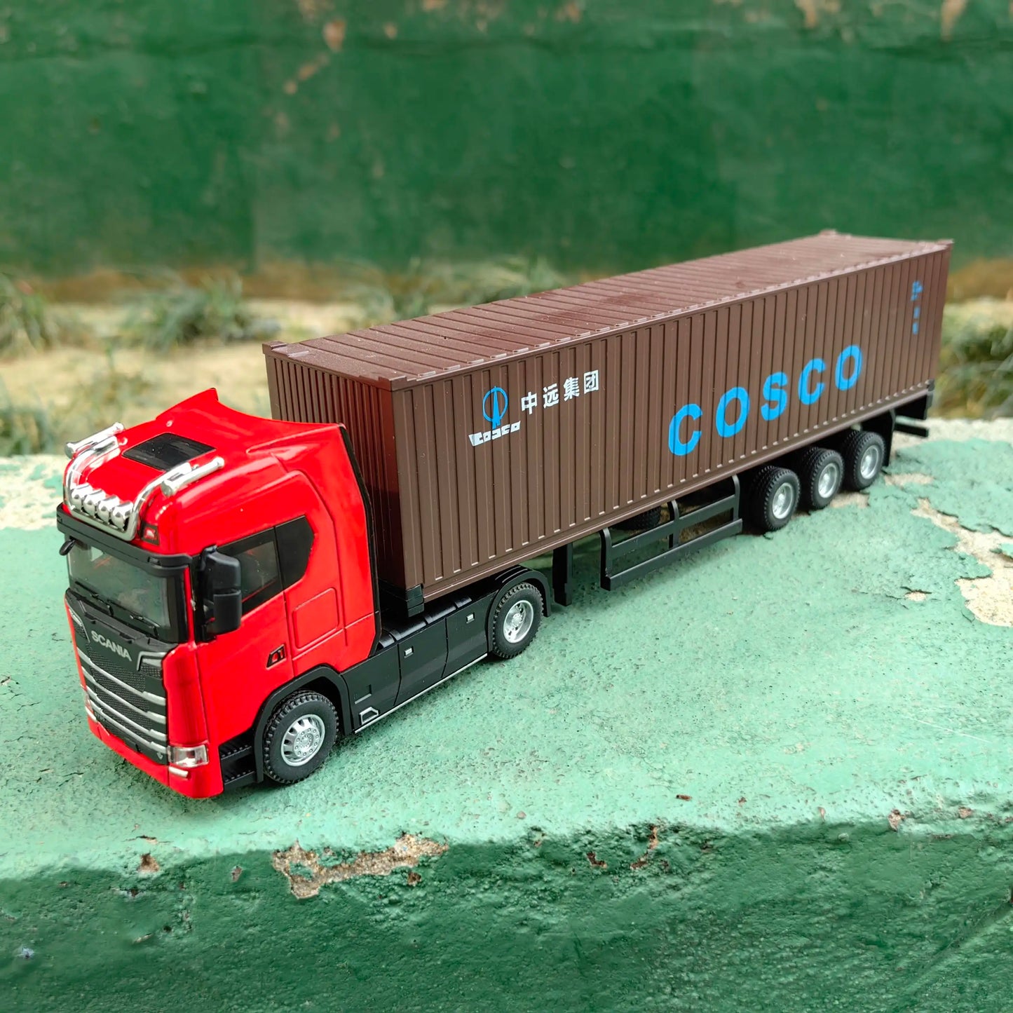 1/50 Alloy Large Truck Toy Model – Diecast Transport Container Vehicle with Sound, Light, and Pull-Back Function – Perfect for Boys' Gifts