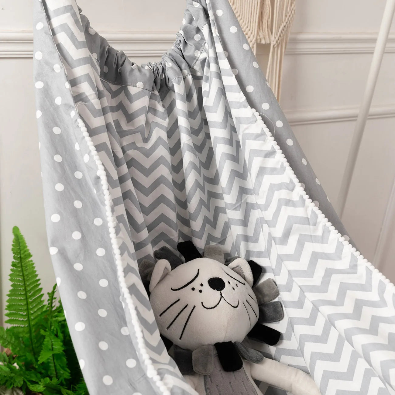 Baby Comfortable Sleep Hammock Cradle – Soft Polyester Indoor Baby Swing for Peaceful Sleep (6M-6Y)