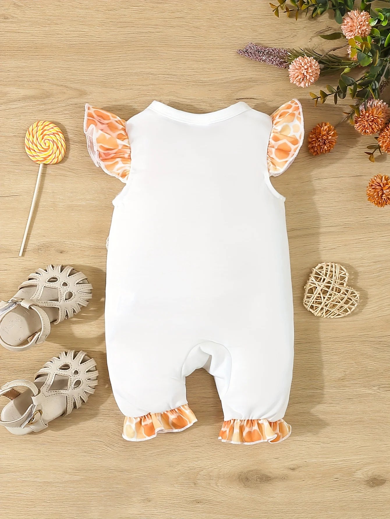 Cute Baby Boy & Girl Giraffe Print Sleeveless Ruffled Onesie – Comfortable & Casual Summer Romper with Flying Sleeves & Fake Pocket